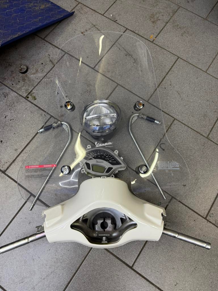 Vespa primavera compleet stuur met kappen, teller en scherm, Motoren, Ophalen