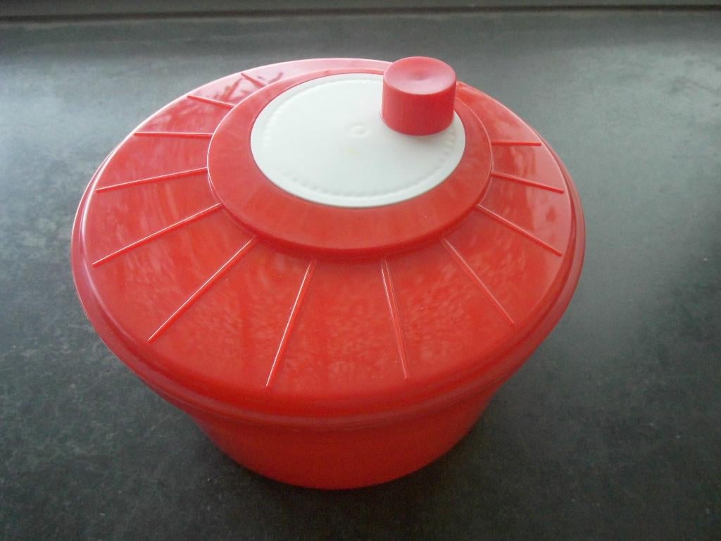 Vintage rode saladeschaal uit de jaren 70/80, Ophalen of Verzenden, Zo goed als nieuw, Overige materialen, Overige typen