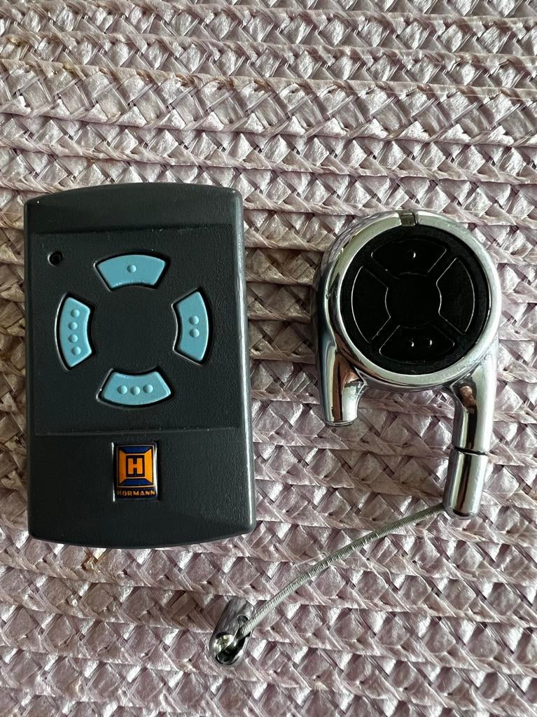 Handzender Hörmann voor garagepoort. Twee stuks., Ophalen of Verzenden, Gebruikt