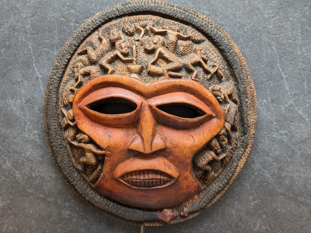 Grand masque africain en bois rond décoratif, Antiquités & Art, Enlèvement ou Envoi