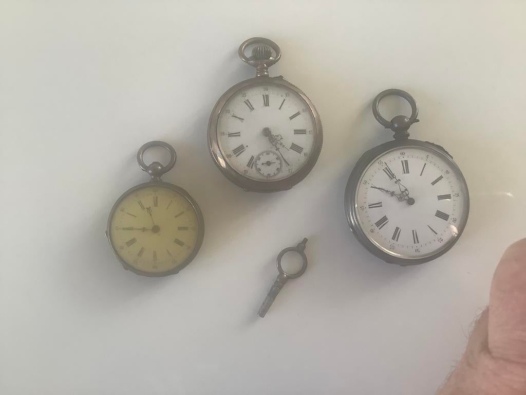 Set oude zakhorloges, Enlèvement