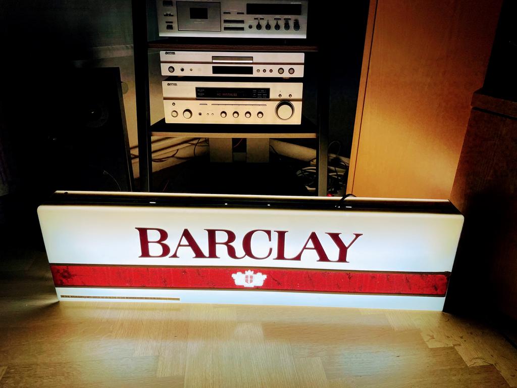 Enseigne lumineuse cigarettes barclay, Enlèvement