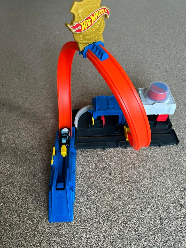 Te koop Hot Wheels Superpolitiebureau, Racebaan, Opwindmechanisme, Ophalen of Verzenden, Zo goed als nieuw