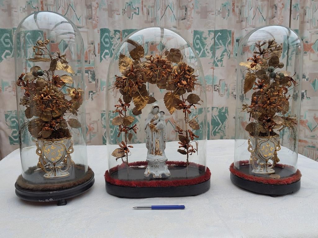 Statue Biscuit Mary sous une cloche et 2 cloches décoratives, Enlèvement