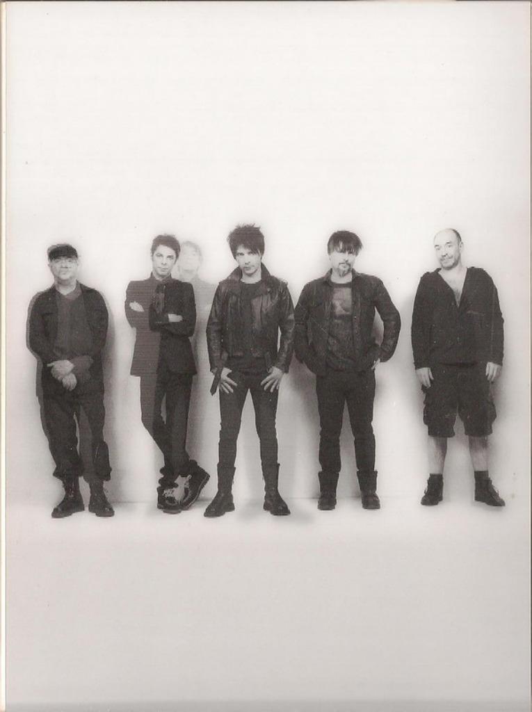 INDOCHINE - BLACK CITY CONCERTS  STADE DE FRANCE 2 x DVD SET, Envoi, Comme neuf