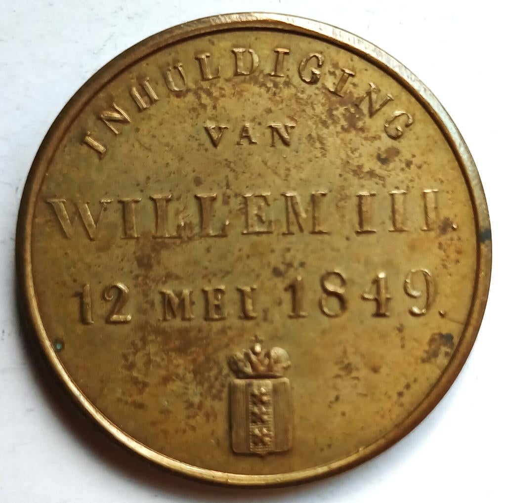 medaille 1849 ingehuldigd willem 3 koning van nederland, Postzegels en Munten, Penningen en Medailles, Ophalen of Verzenden, Overige materialen