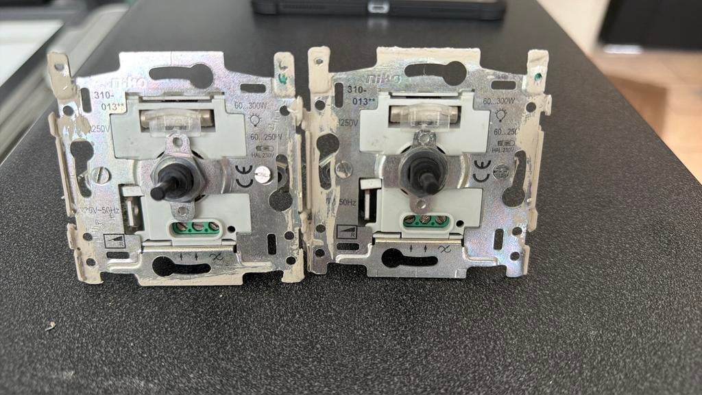 Niko draaidimmers 2x, Ophalen, Zo goed als nieuw