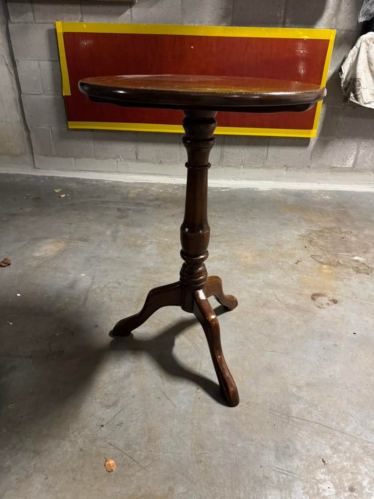 Vinted tilt-top tafeltje, Ophalen