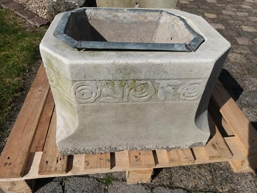 Graniet  bloembak, Ophalen