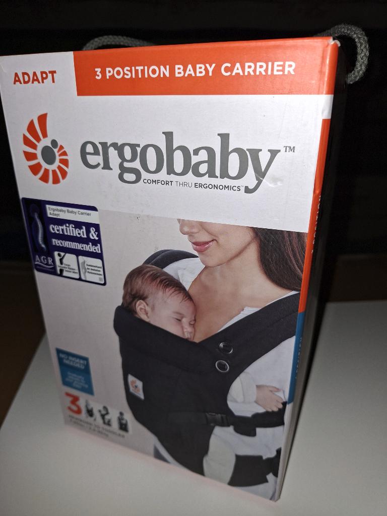 Porte-bébé Ergobaby Adapt + Couverture imperméable, Enlèvement, Comme neuf, Ventre, Dos ou Côté, Porte-bébé