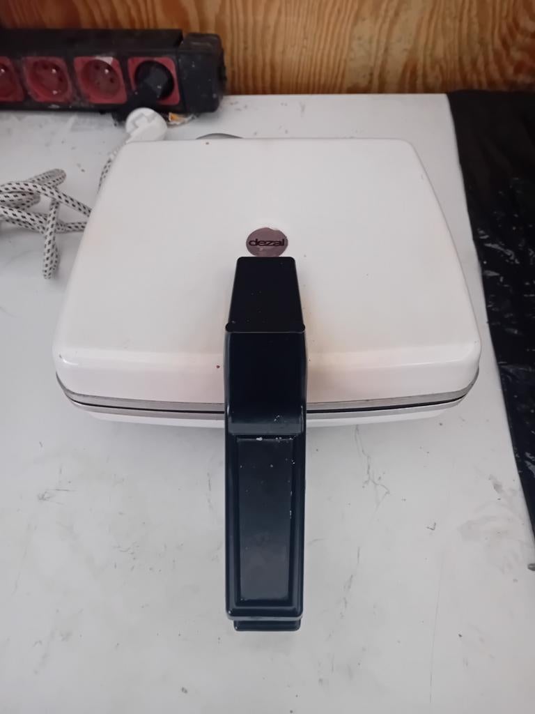 Gaufrier Dezal modèle 301.4, un appareil puissant de 1300 W