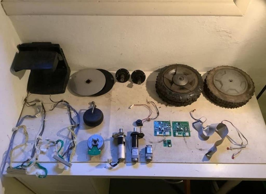 Réparation de pièces détachées pour tondeuses à gazon roboti, Jardin & Terrasse, Tondeuses robotisées, Utilisé, Enlèvement ou Envoi