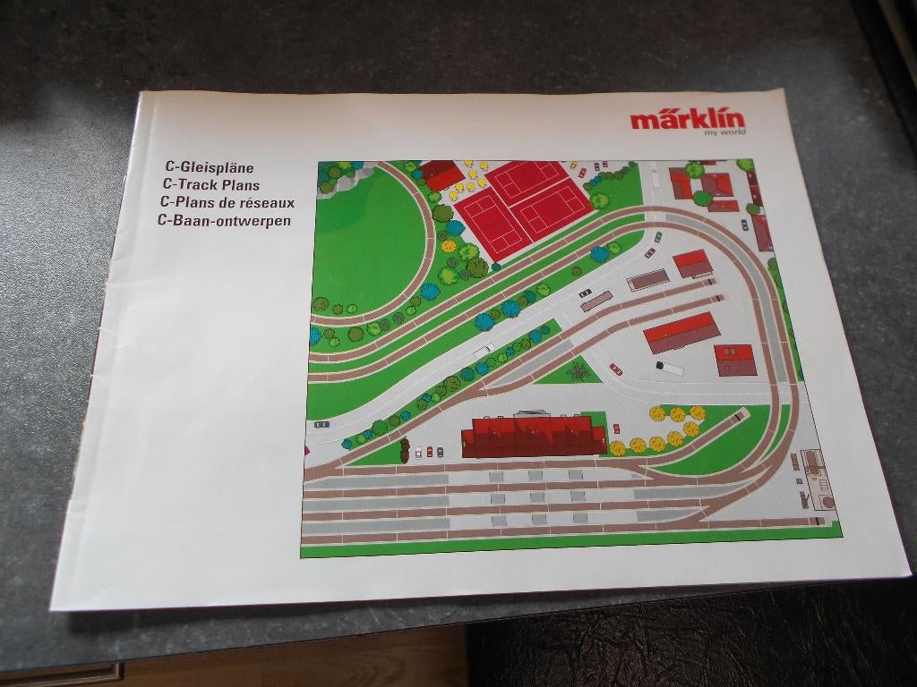 marklin boek C-rail baanontwerpen, Wisselstroom, Rails, Ophalen of Verzenden, Zo goed als nieuw
