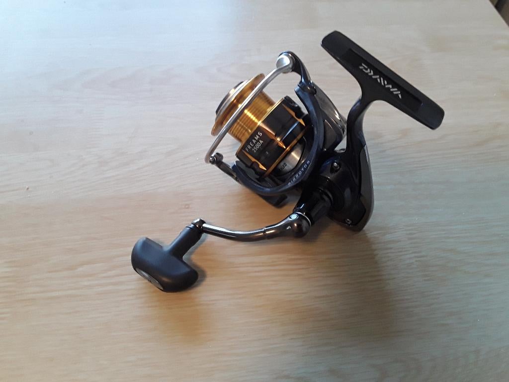 daiwa molen freams 2500A airrotor., Enlèvement, Neuf, Moulinet