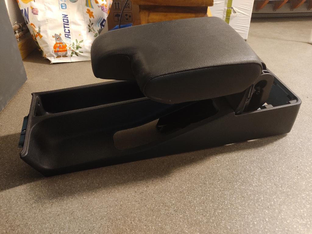 Accoudoir central BMW E36 Touring, Autos : Pièces & Accessoires, Habitacle & Garnissage, BMW, Utilisé, Enlèvement ou Envoi