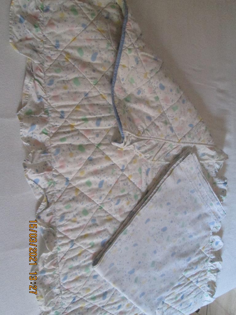 Couvre-lit matelassé et drap pour lit cage, Enfants & Bébés, Garçon ou Fille, Enlèvement, Utilisé, Couverture ou Couette