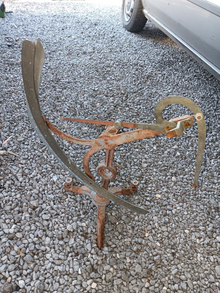 Oude weegschaal, Enlèvement