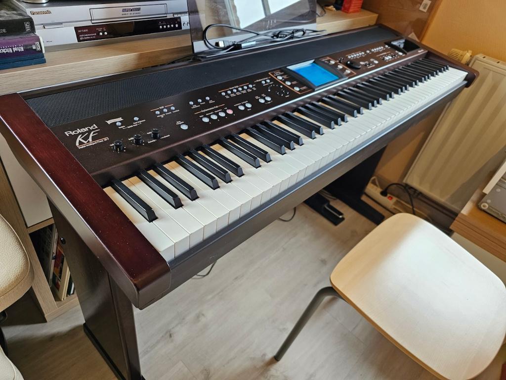 Piano Roland KF-7, Muziek en Instrumenten, Piano's, Ophalen, Bruin, Digitaal, Zo goed als nieuw