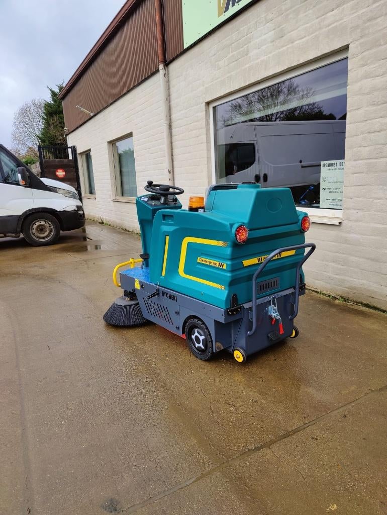 nieuwe veegmachine nieuwe scrobmachine 3800 €, Tuin en Terras, Veegmachines, Ophalen, Nieuw, NYCHEKI