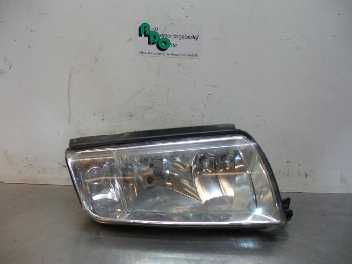 Phare droit d'un Skoda Fabia (Fabia 00-), Autos : Pièces & Accessoires, Éclairage, Skoda, Utilisé, Enlèvement ou Envoi