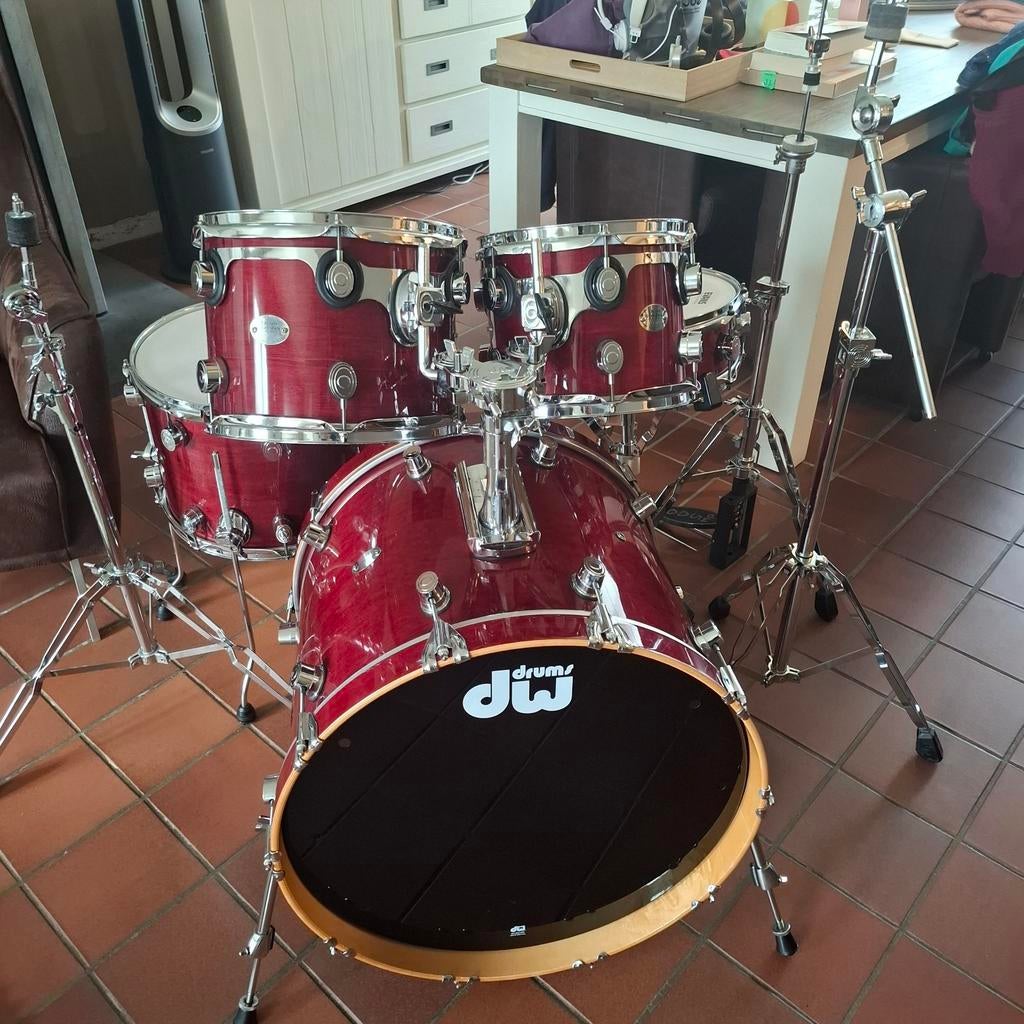 Dw performance maple drumstel + hardware + hoezen set zgst, Muziek en Instrumenten, Ophalen, Zo goed als nieuw