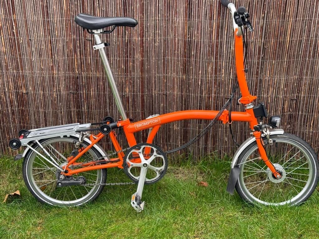 Brompton avec tige de selle allongée et moyeu dynamo, Vélos & Vélomoteurs, Vélos | Vélos pliables, Utilisé, Brompton, Vitesses