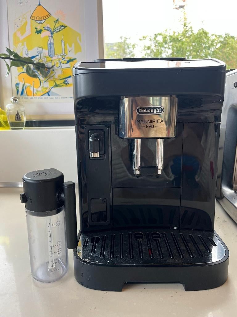 Volautomatisch espressomachine Delonghi Magnifica Evo, Elektronische apparatuur, Ophalen, Gebruikt, Koffiemachine, 2 tot 4 kopjes