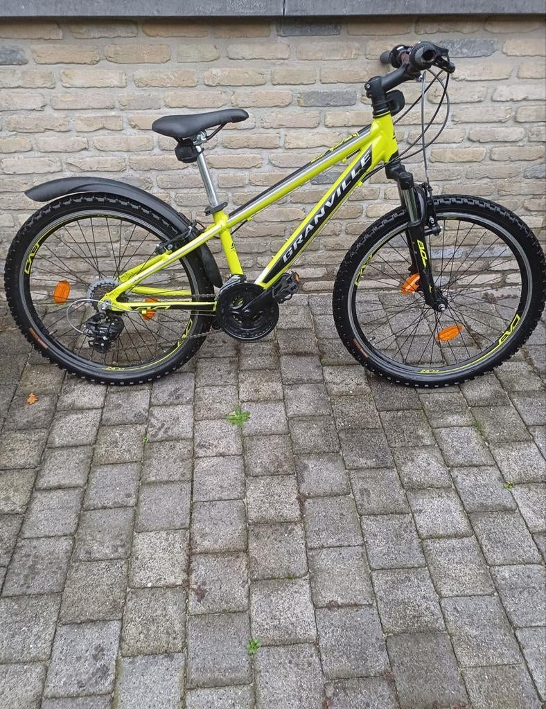 Mountainbike voor kinderen (ca. 10 jaar)met helm + 2 lichten, Fietsen en Brommers, Fietsen | Mountainbikes en ATB, Ophalen of Verzenden