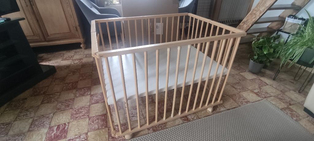 Parc pour enfants avec matelas pliable, Enfants & Bébés, Parcs, Enlèvement, Comme neuf, Rectangulaire, Roulettes