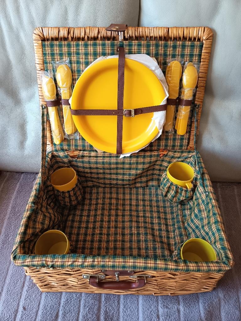 Panier de pique-nique en osier (neuf) avec contenu pour 4 p, Enlèvement ou Envoi, Neuf