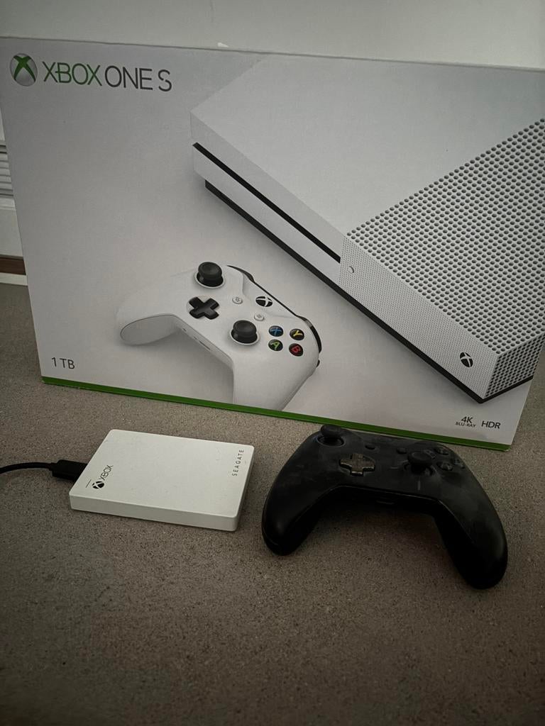 Xbox one s console, 1controller, harde schijf, 23 games, Games en Spelcomputers, Ophalen, Xbox One, Zo goed als nieuw, Met harde schijf
