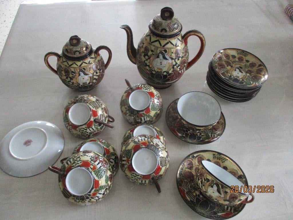 Service à thé en porcelaine japonaise Satsuma,, Antiquités & Art, Enlèvement ou Envoi