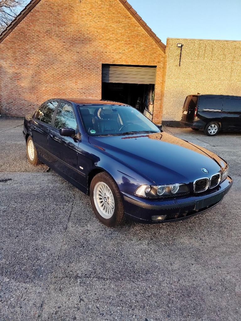 BMW 528i 142kW 2793cm³, Auto's, BMW, 4 deurs, Achterwielaandrijving, Zwart, Blauw