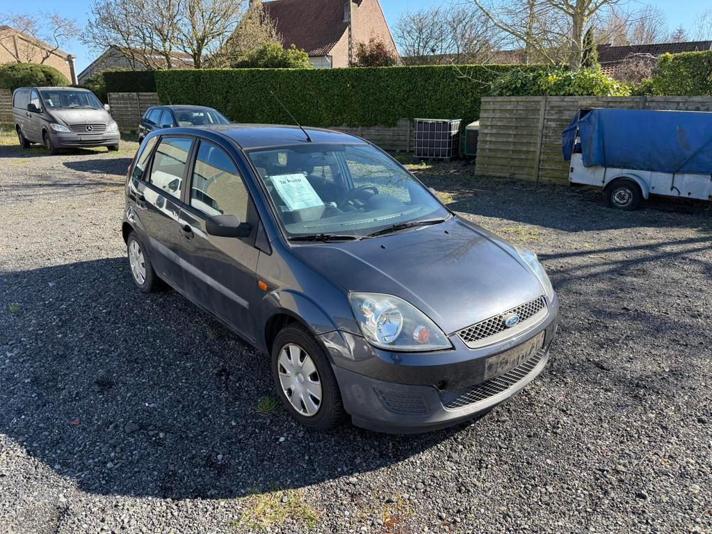 Ford fiesta 1.4 benzine 2008 167.000 km, Auto's, Voorwielaandrijving, 4 deurs, Stof, Adaptieve lichten