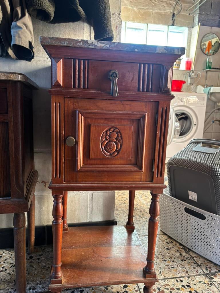 Antiek nachttafeltje, Ophalen