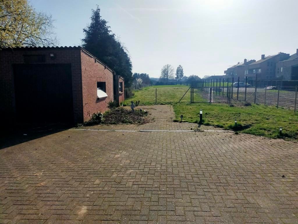 (schuil)stal+ weiland te huur in dilsen-stokkem, Location