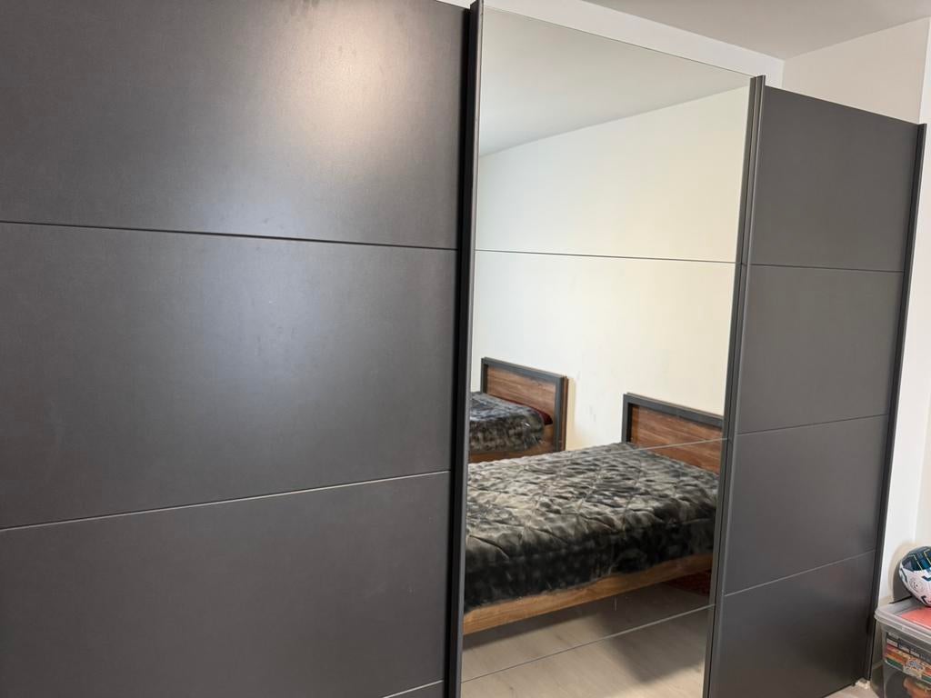 2 Kleerkasten (donkergrijs 2,70x2,10) (wit 1,75x2,10), Huis en Inrichting, Kasten | Kleerkasten, Ophalen