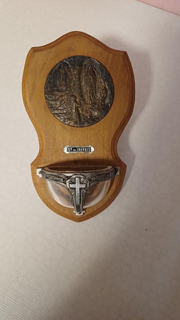 Ancien bénitier, Enlèvement ou Envoi