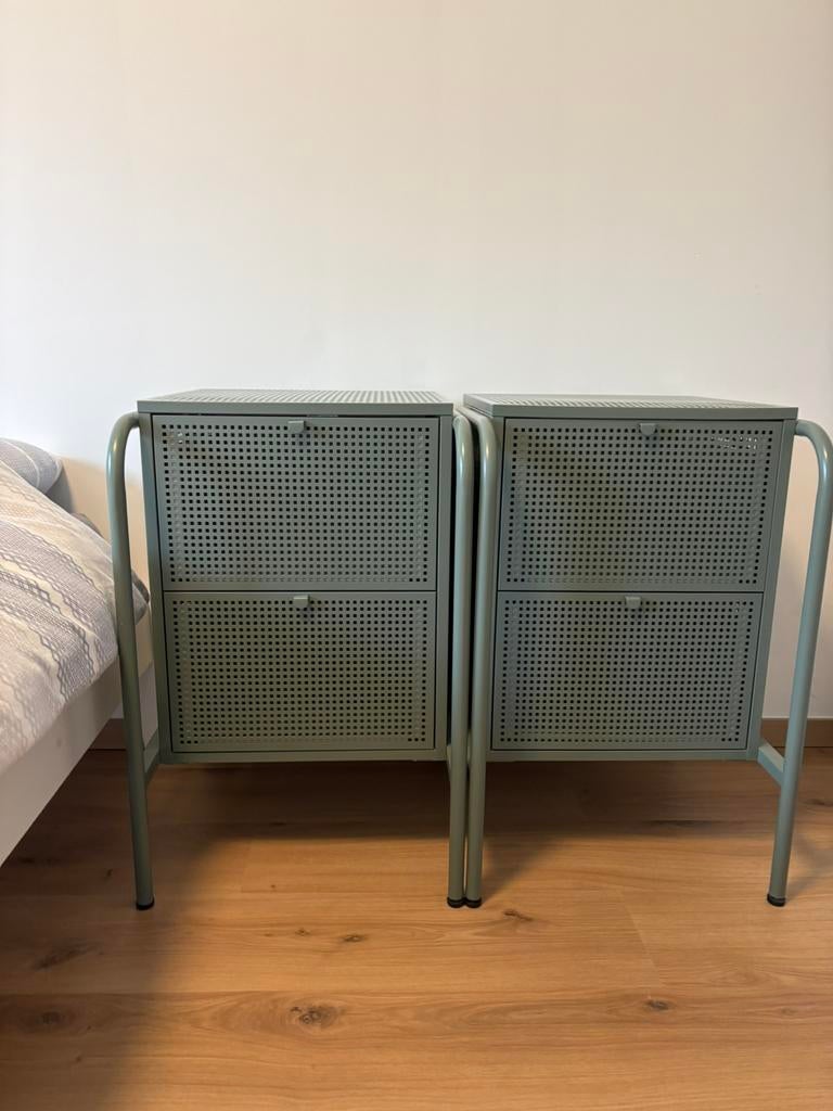 2 tables de nuit Ikea en métal, Maison & Meubles, Enlèvement, Comme neuf