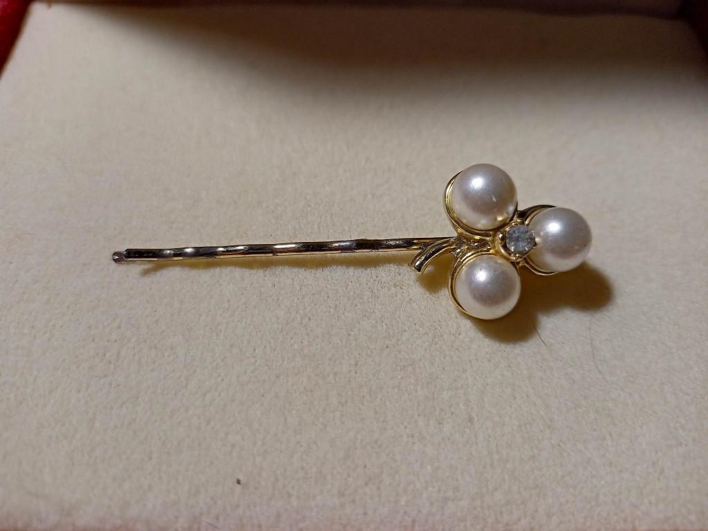 Pince à cheveux en plaqué or 3 perles et 1 zircon vintage 50, Bijoux, Sacs & Beauté, Bijoux anciens, Enlèvement, Autres matériaux