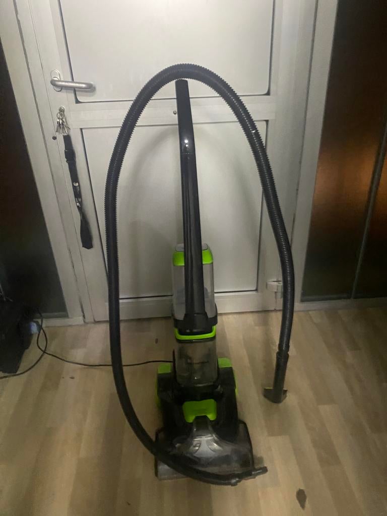 Stofzuiger voor zetels en vloerkleden., Ophalen, Zo goed als nieuw, Waterstofzuiger