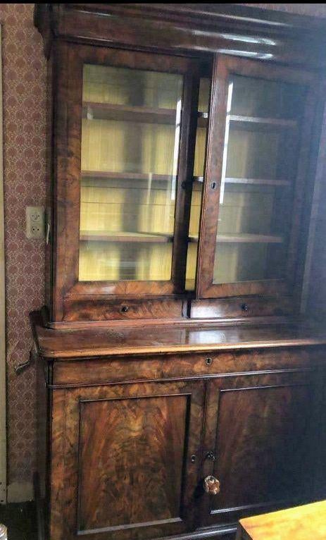 Armoire vitrine acajou, Enlèvement