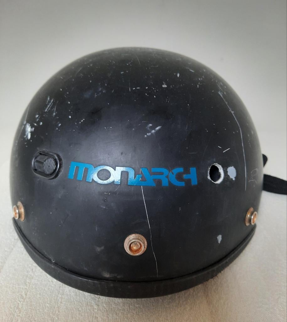 Scooterhelm Monarch, Motoren, Ophalen