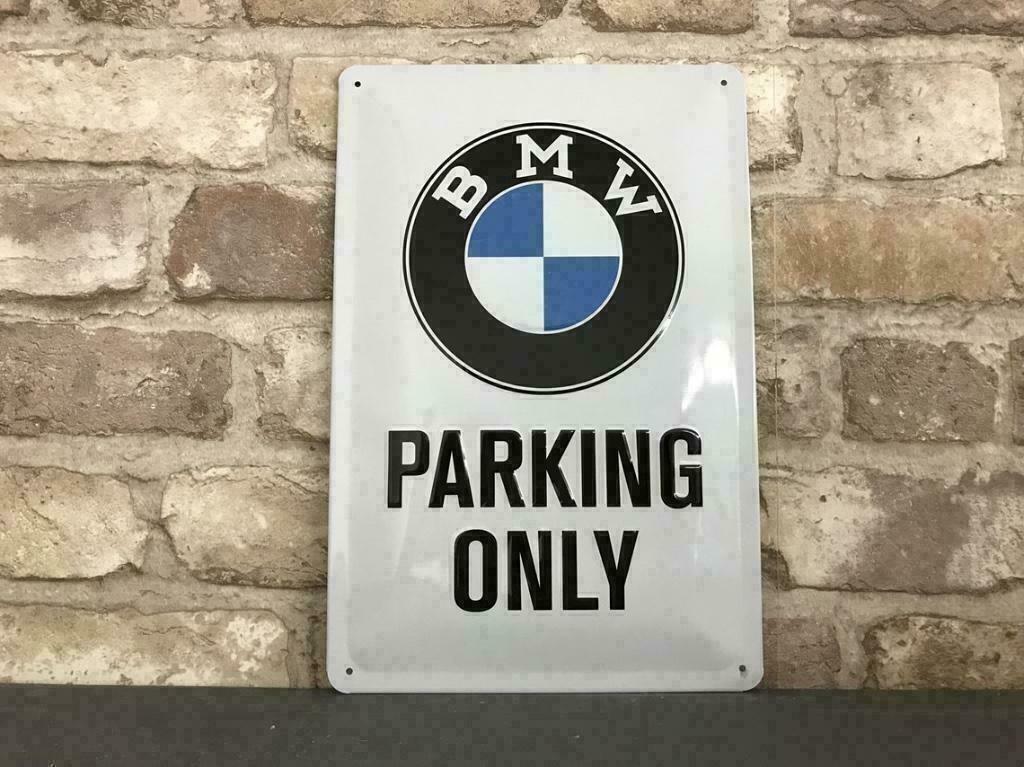 BMW parking only metalen wandbord in reliëf - 30x20 cm, Verzamelen, Merken en Reclamevoorwerpen, Ophalen of Verzenden, Nieuw, Reclamebord