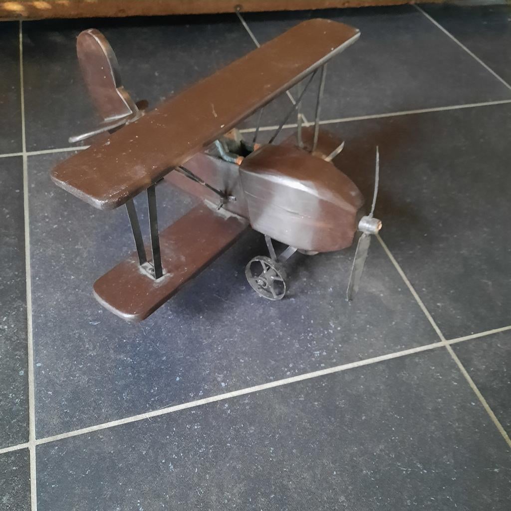 Modelvliegtuig in hout en metaal . 42 cm x 42 cm ., Ophalen of Verzenden