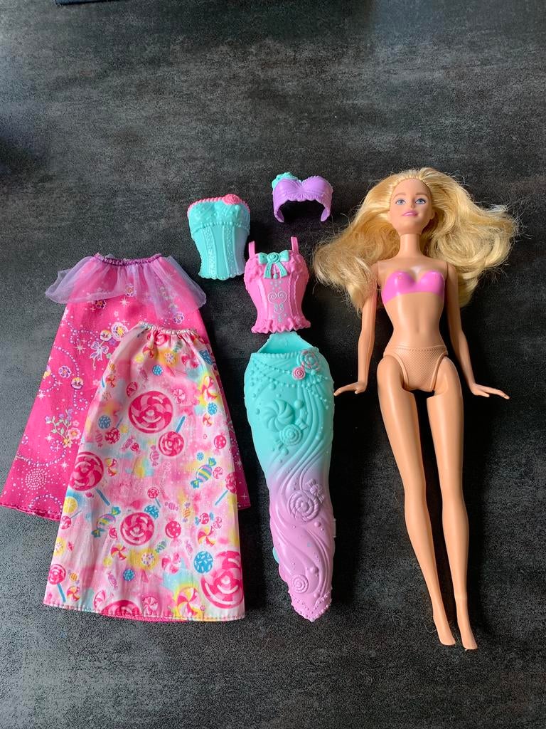 Barbie pop met kleding, Kinderen en Baby's, Ophalen of Verzenden, Zo goed als nieuw, Barbie