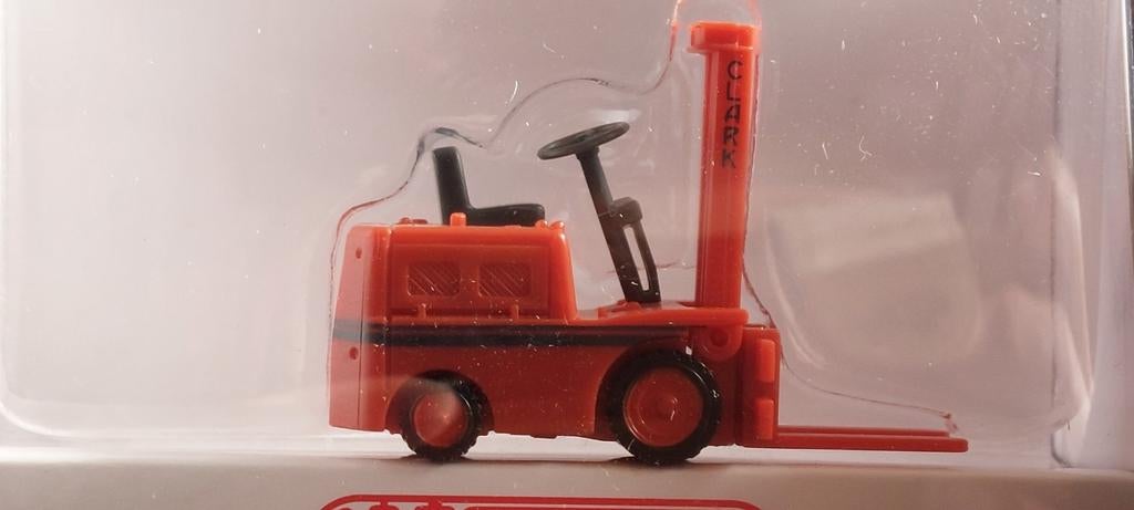 CHARIOT ÉLÉVATEUR CLARK H0LK 0313 1/87, Hobby & Loisirs créatifs, Voitures miniatures | 1:87, Neuf, Autres types, Wiking, Envoi