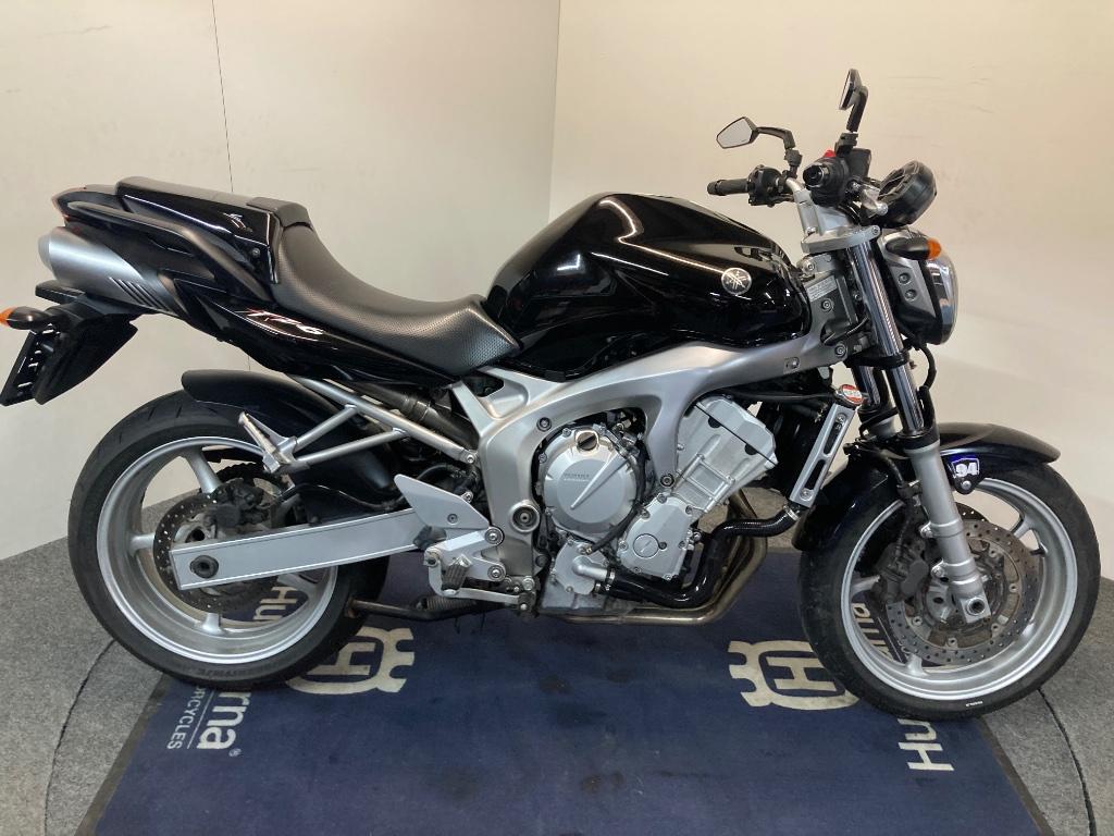 Yamaha FZ 6 MY'04 réf. LS 3126, 600 cm³, Entreprise, Plus de 35 kW, 4 cylindres