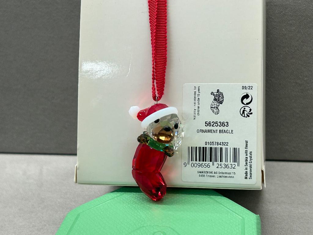 Swarovski Kerst Holiday Cheers Ornament Beagle, Verzamelen, Swarovski, Nieuw, Figuurtje, Ophalen of Verzenden