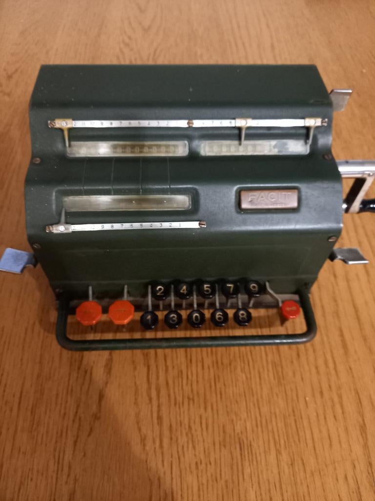 ANCIENNE MACHINE À CALCULER FACIT ( à débloquer), Antiquités & Art, Enlèvement ou Envoi